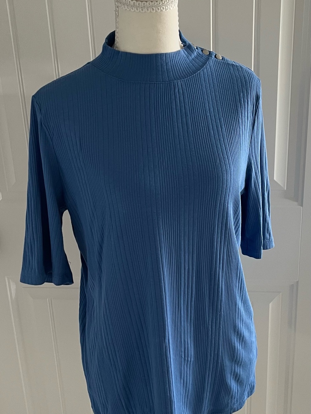 Talbots Blue Ribbed Mock-Neck Short Sleeve Top with Shoulder Buttons